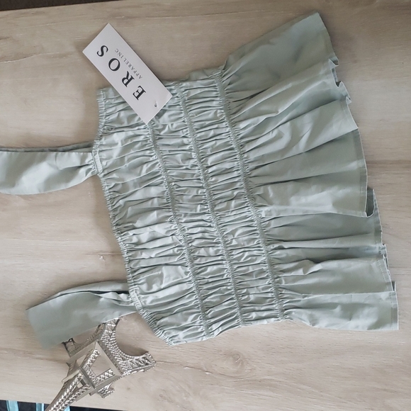 Eros Apparel Inc Tops - 🌼New boutique cropped ruched tank